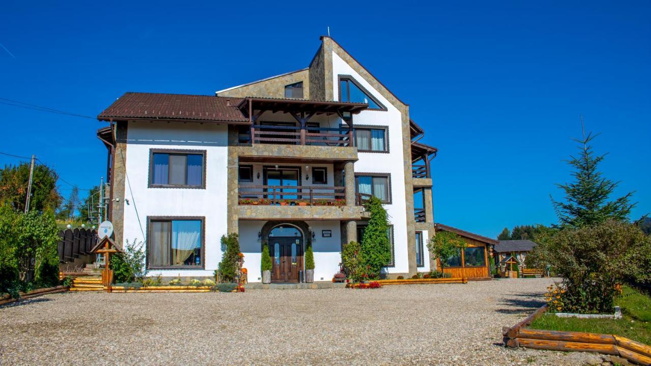Гостевой дом Casa Bradet Инторсура-Бузэулуй Экстерьер фото